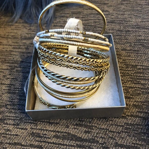 Amrita Singh white bangle set - Picture 2 of 4